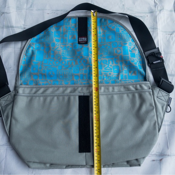 Rickshaw Large Zero Messenger Bag - Grey with Blue Inside - Picture 16 of 16
